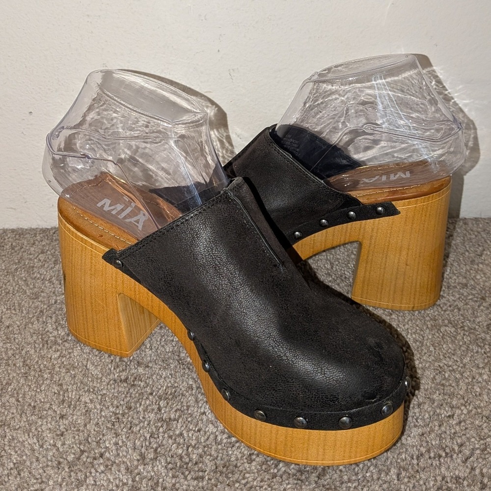 MIA Novi Black Faux Leather Studded Retro Platform Clog Mules 6M NEW Slight Flaw